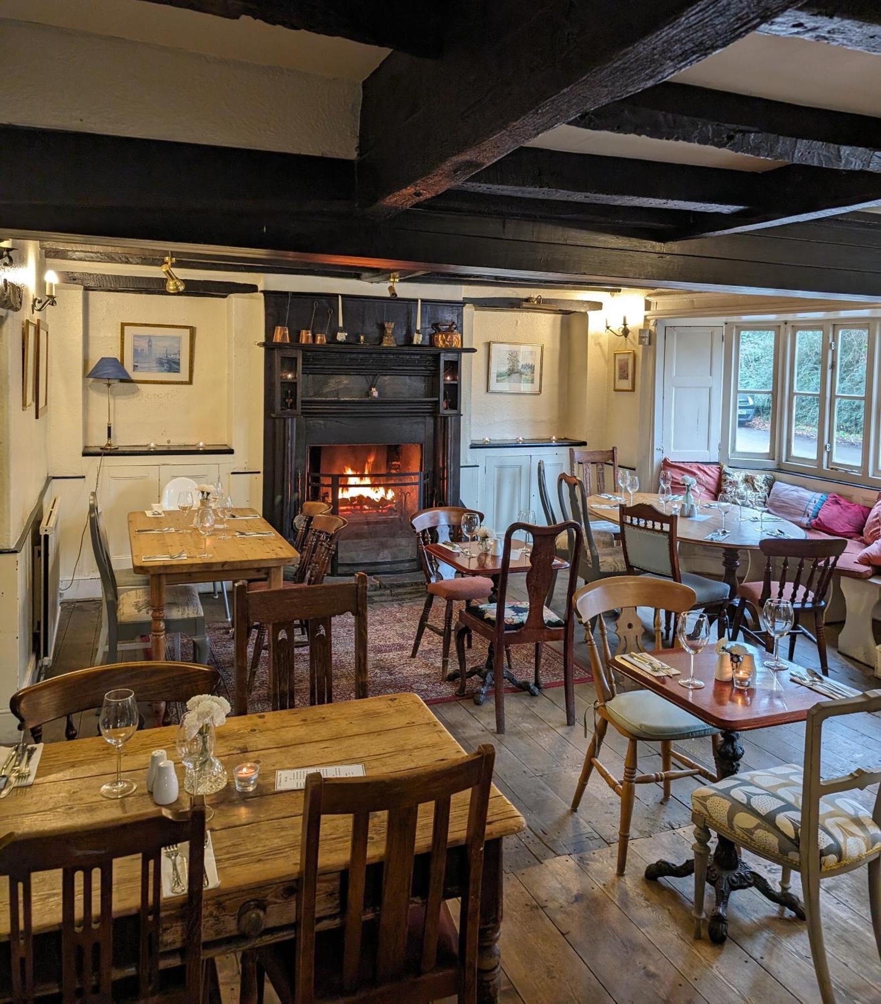 Bartholomew Arms Acomodação com café da manhã Maidford Exterior foto